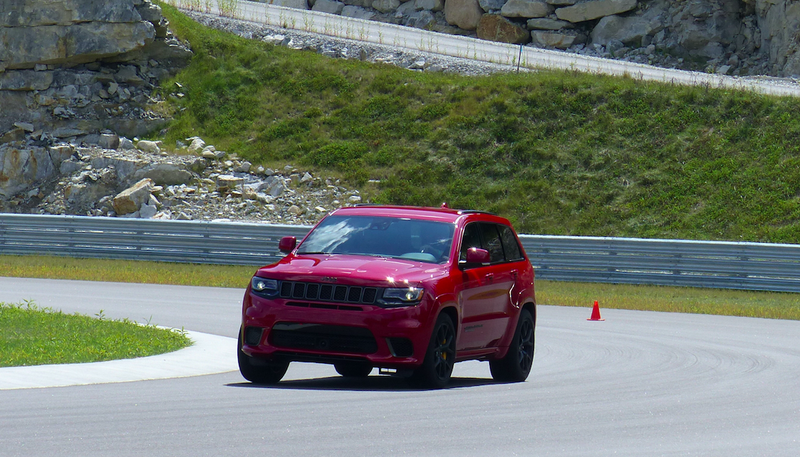 Illustration for article titled The 707 Horsepower 2018 Jeep Trackhawk Is America’s Most Practical Supercar
